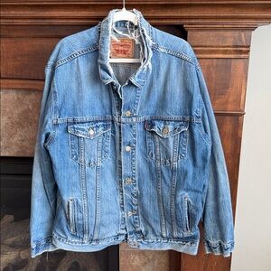 Thrashed distressed destroyed collar Levi’s trucker denim jean jacket Men XXL